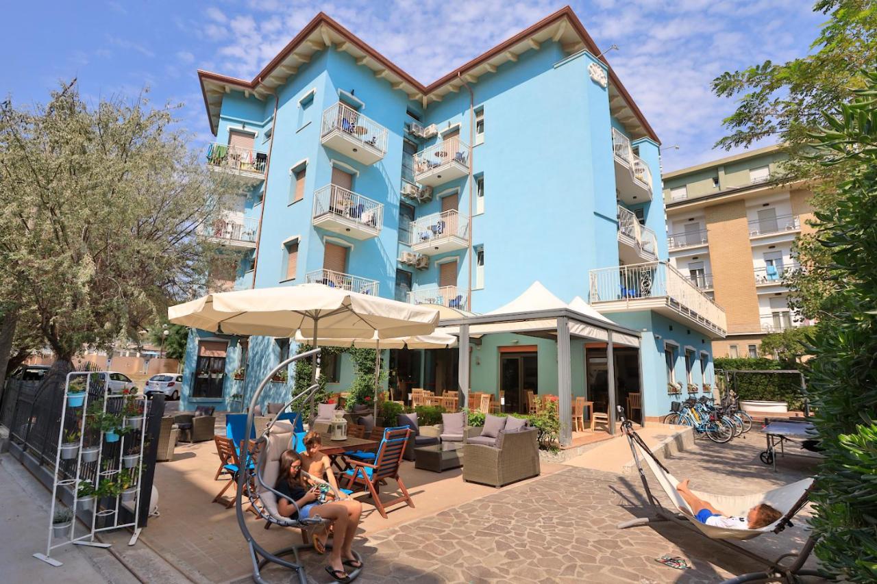 Art Hotel La Perla Белларія-Іджеа-Марина Екстер'єр фото